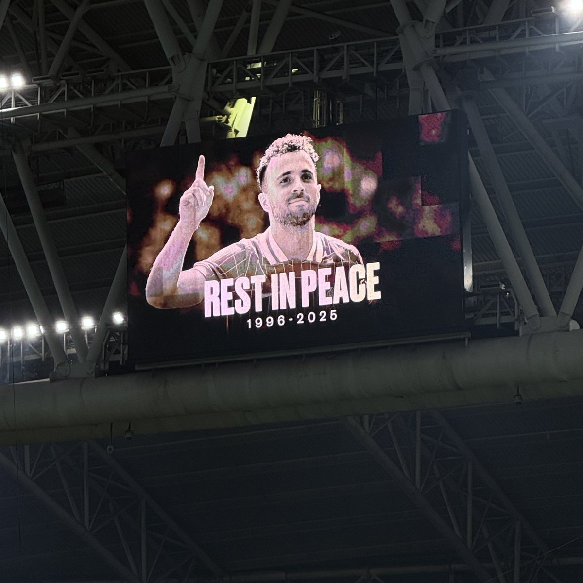 Galatasaray, hayatını kaybeden Diogo Jota'yı andı.