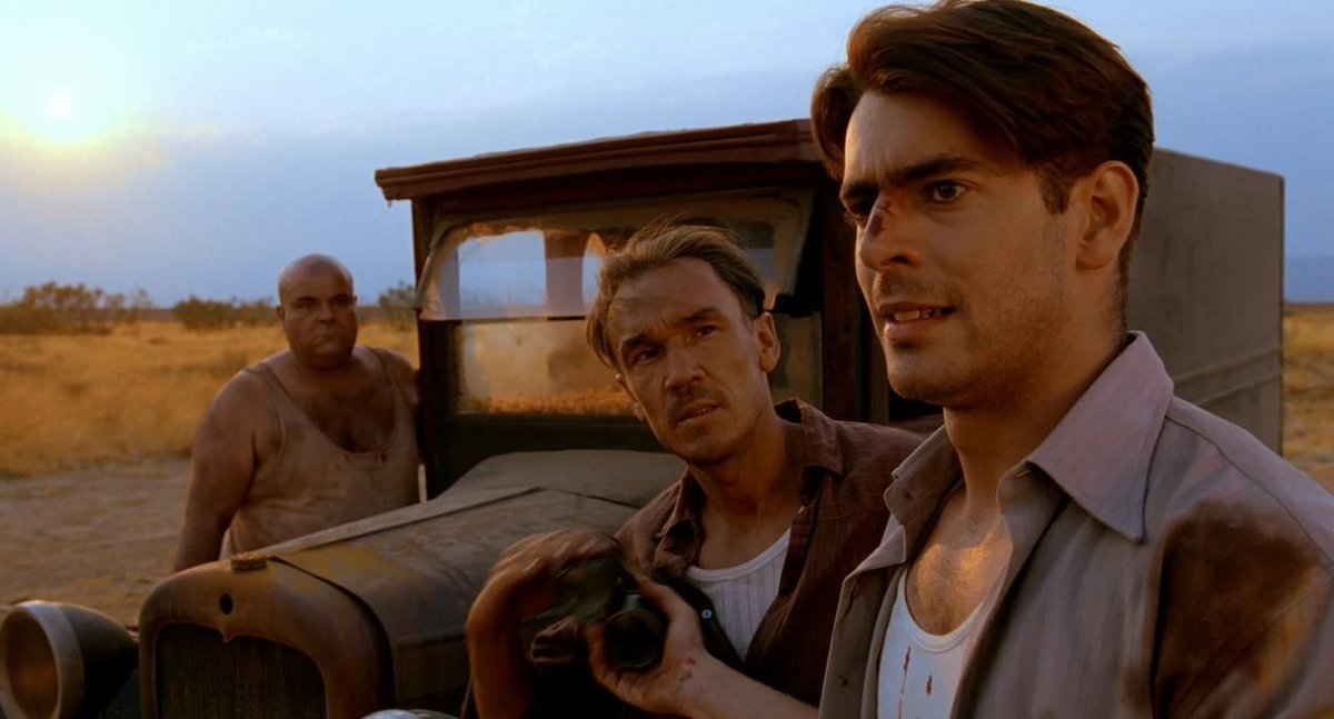 "El espinazo del diablo" (Guillermo del Toro, 2001)