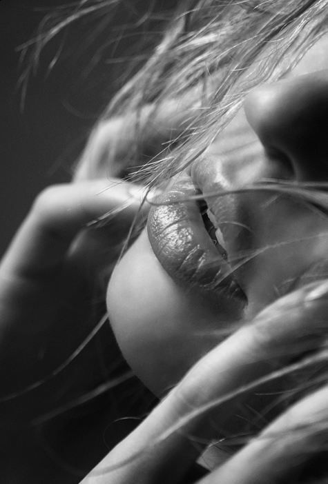 TuIntravenosa's tweet image. "Posiblemente me quería, vaya uno a saberlo, pero lo cierto es que tenía una habilidad especial para herirme."
Mario Benedetti ✍🏻
Tarde linda de martes. ✨