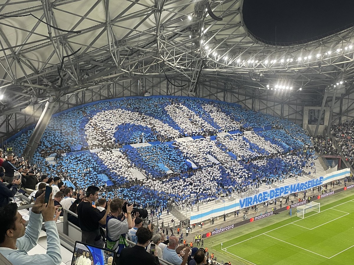 kopultraoff's tweet image. ⚪️🔵 Double tifo dans le VIRAGE NORD marseillais. 
OM 🆚 AJAX c’est parti ! #UCL 🇪🇺 #OMAJAX

Photos : Dorian Bonzom &amp;amp; La minute OM
