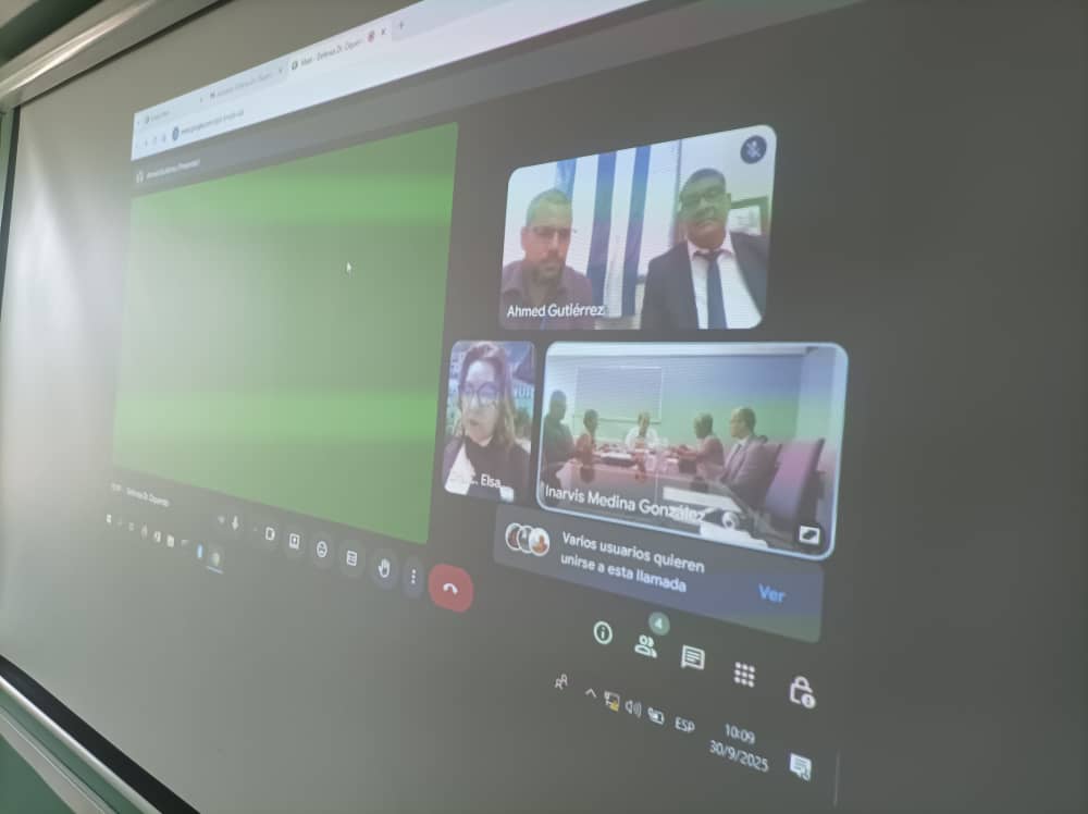 Cuando se quiere, se puede.
En la tarde de hoy el Dr. Juan Oquendo Montes culminó su proceso para convertirse en Doctor en Ciencias de la Educación Médica, proceso extenso y laborioso el cual venció con resultados excelentes.
Muchas Felicidades Profe!!!
#CubaCoopera 
#BmcGambia