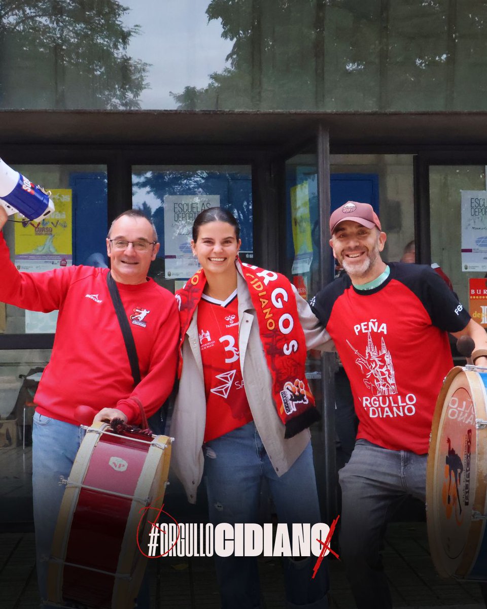 BalonmanoBurgos's tweet photo. 🤾🏻‍♀️✨ Aquí algunas imágenes de lo que no siempre se ve: el cariño, la admiración y, sobre todo, vuestro apoyo. 

❤️‍🩹 Gracias por sentir el balonmano con nosotros, por estar en cada partido, cada aplauso y cada aliento. 

🫰🏻 Este equipo lo formamos todos. Gracias por estar siempre. https://t.co/7KAwOeq3go