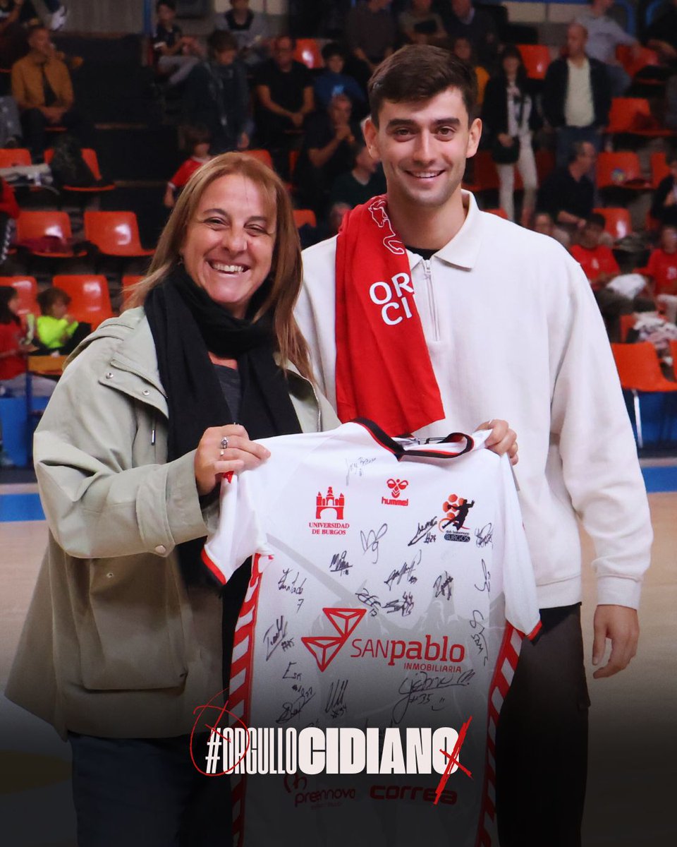 BalonmanoBurgos's tweet photo. 🤾🏻‍♀️✨ Aquí algunas imágenes de lo que no siempre se ve: el cariño, la admiración y, sobre todo, vuestro apoyo. 

❤️‍🩹 Gracias por sentir el balonmano con nosotros, por estar en cada partido, cada aplauso y cada aliento. 

🫰🏻 Este equipo lo formamos todos. Gracias por estar siempre. https://t.co/7KAwOeq3go