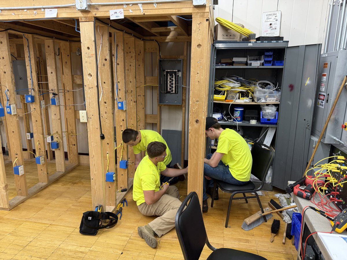 This afternoon, I had the opportunity to visit a few of the programs at the Mifflin County Academy of Science &amp; Technology (The Academy)
 
It was impressive to see what these students are doing each and every day
 
Well done, students and staff at the Academy
 
#GoHuskies!