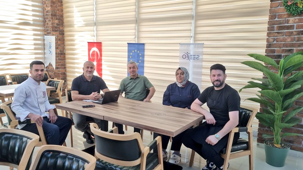 Türkiye’nin kampüs içi ilk glütensiz kafe fırını olan "MAÜ Kampüs Glütensiz Kafe" başta çölyaklılar olmak üzere sağlıklı beslenmek isteyenler için güvenli ve bilinçli bir adres. Sağlıklı yaşam kültürüne öncülük eden bu özel mekân, örnek bir adım. <a href="/ibrahimozcosar/">ibrahim özcoşar</a>
<a href="/mardinartuklu/">Mardin Artuklu Üniversitesi</a>