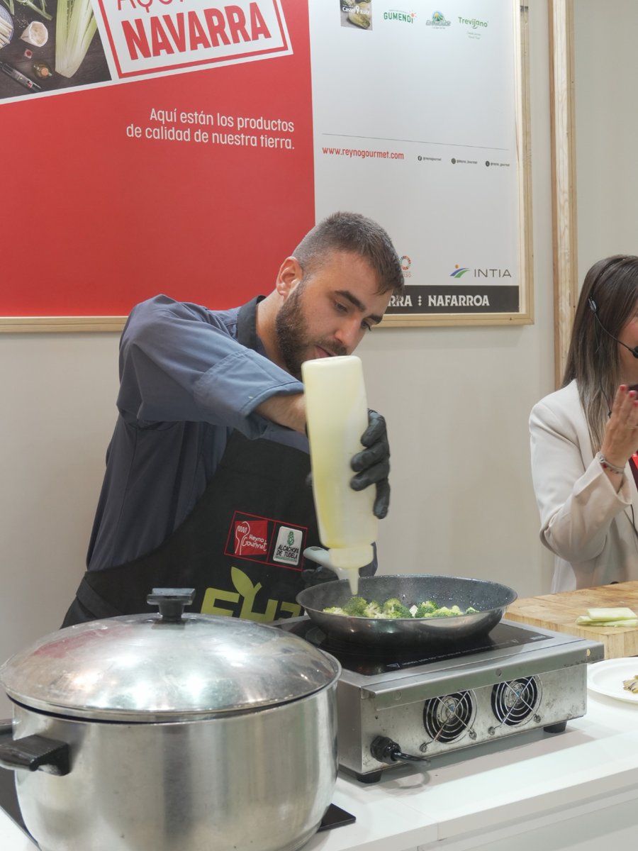 🥦 ¡Gran sorpresa en Fruit Attraction!

Nuestra directora de Comunicación ha recibido el premio “Brócoli de Oro” en su primera edición, organizado por FHFONTELLAS. 🏆

Un reconocimiento a su labor en la promoción del brócoli y todo lo que representa.