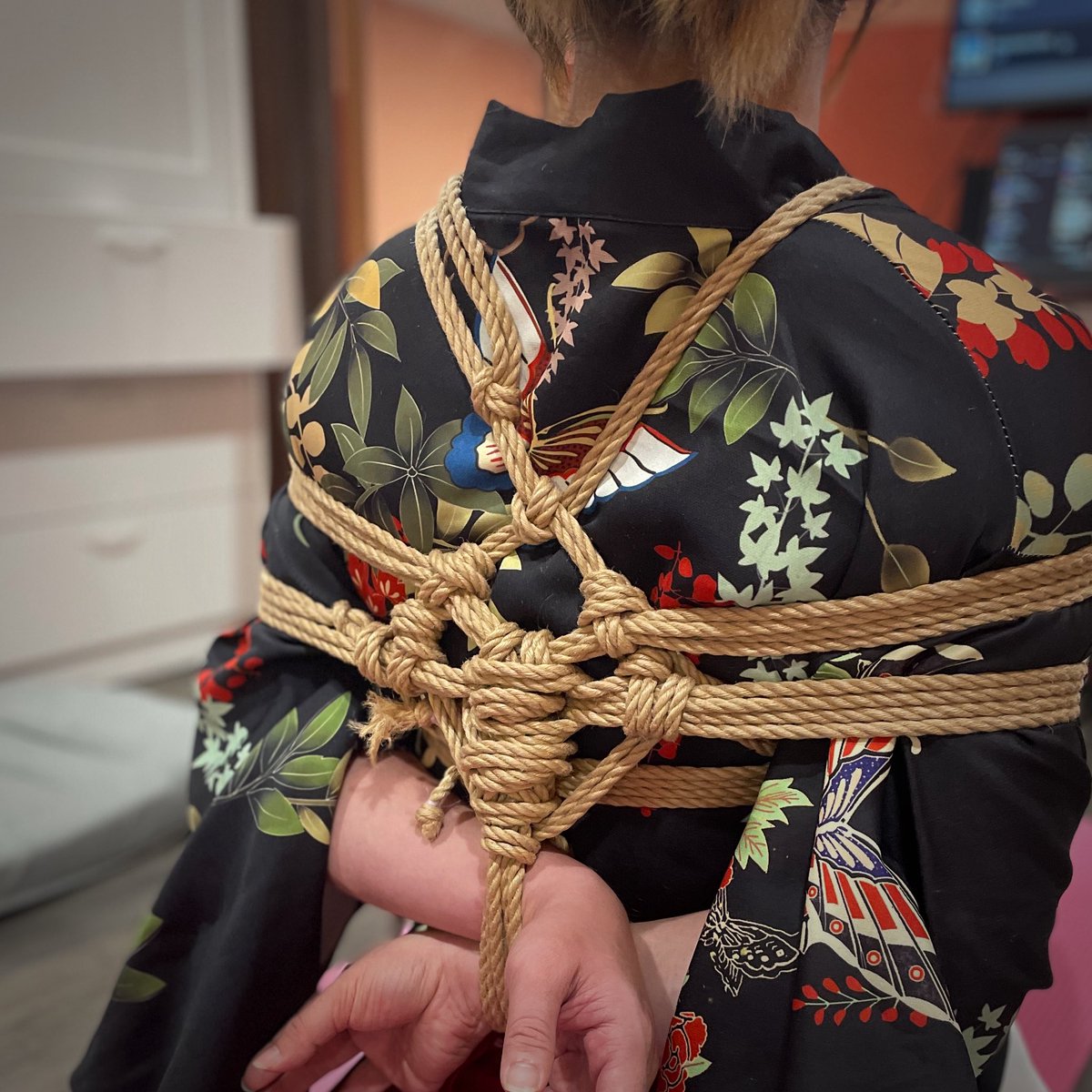 想換原色繩了
手好痛😭🩹