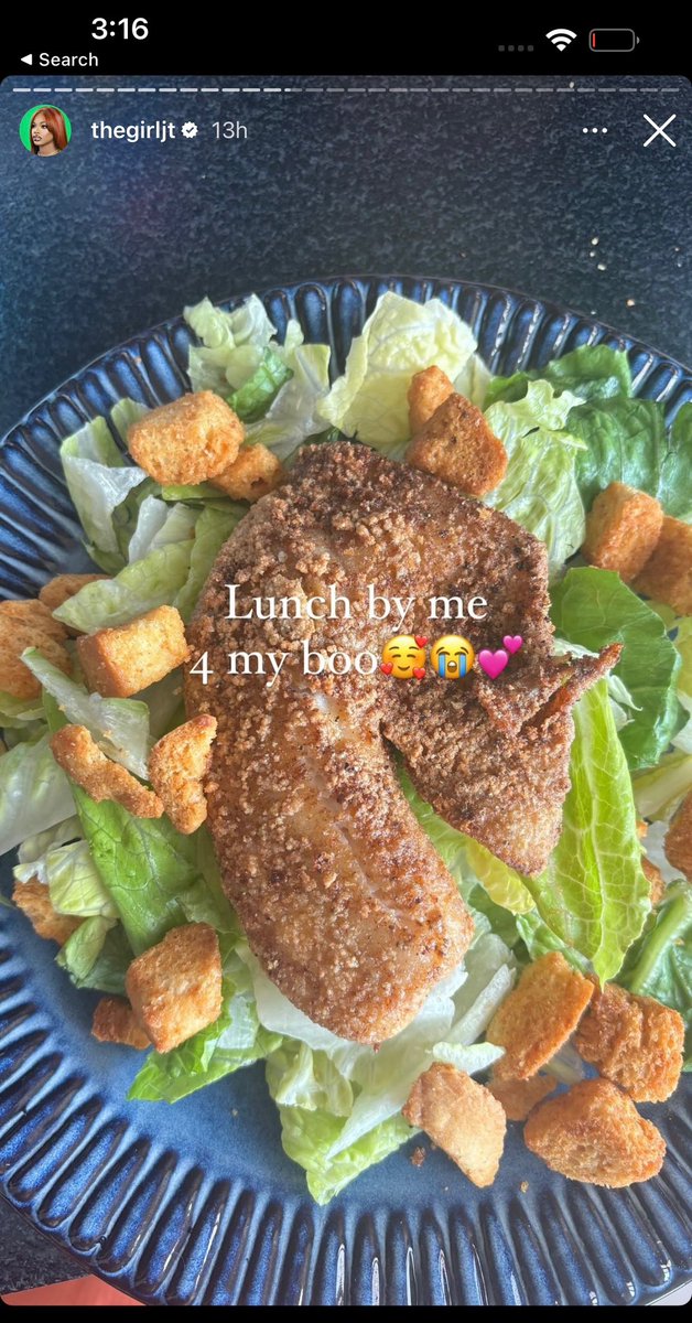 HennessyCx3's tweet photo. Girl you can’t even make a salad why you got a dino nugget as a chicken cutlet? 😩😂😭 The meal you deserve after selling 26k . Shut up https://t.co/feJMYLatiD