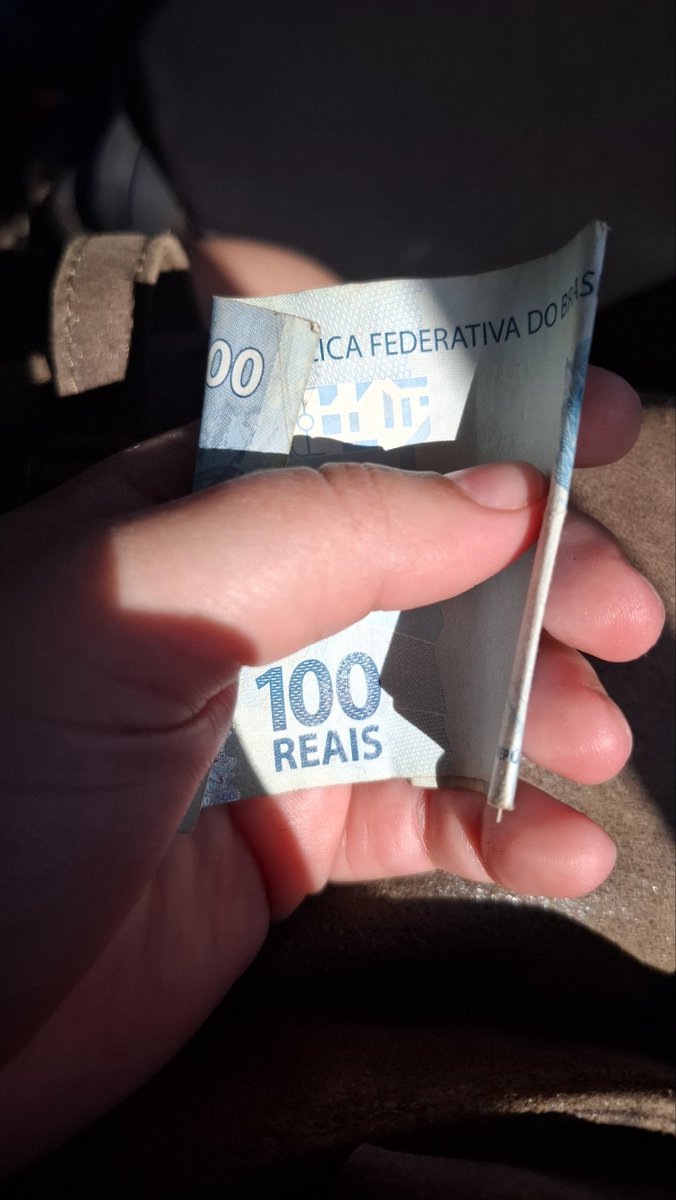 Hoje reprovei na prova de volante... enquanto eu chorava esperando o uber um senhor me parou e perguntou pq eu chorava, falei que meu processo esta encerrando e eu não tinha 300 reais pro reteste, ele pegou me deu 100 e disse: agora só falta 200... 🥺❣️💛