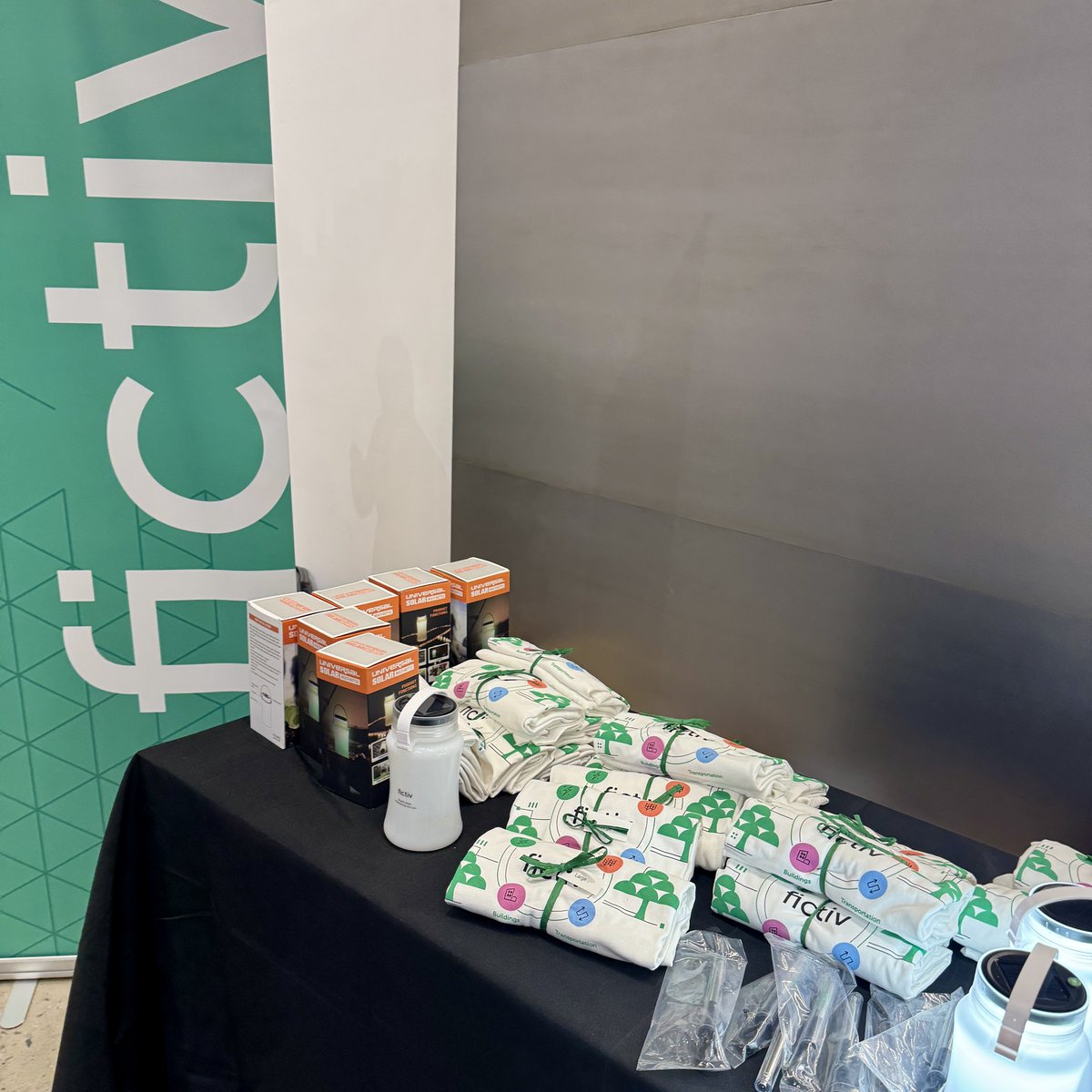 fictiv's tweet image. Wrapped up #ClimateWeekNYC with a packed Hardware Meetup! 🗽⚙️ 

Shoutout to @infinitemachine, @AtalantaClimate &amp;amp; @UFACTORY_UF
 for showing that #hardtech is alive + thriving. 

Connecting innovators is what drives the future, and we&apos;re proud to be part of it.