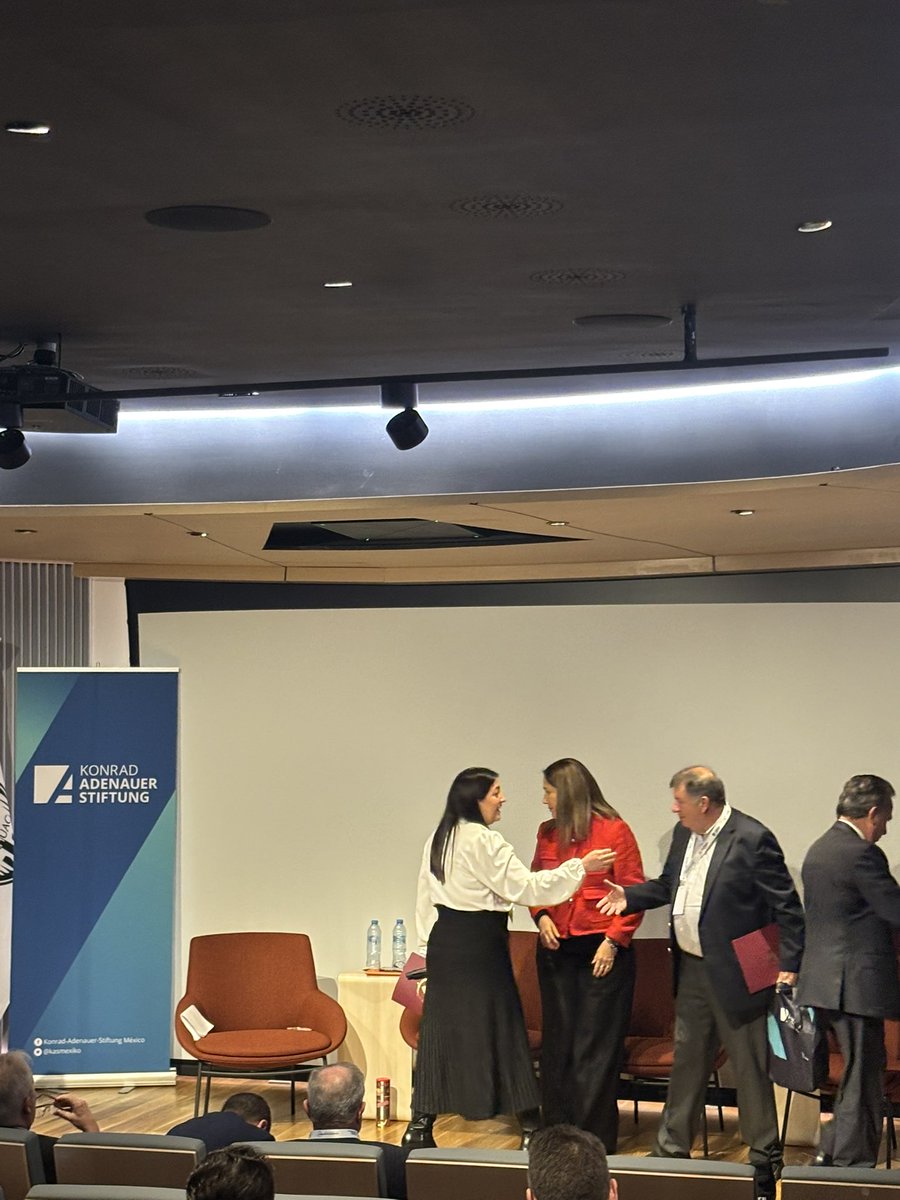 kasmexiko's tweet image. Strong institutions are key to positioning Mexico as a reliable partner on the global stage.

#KAS4Security @InstituteSDR @FEGanahuacMX