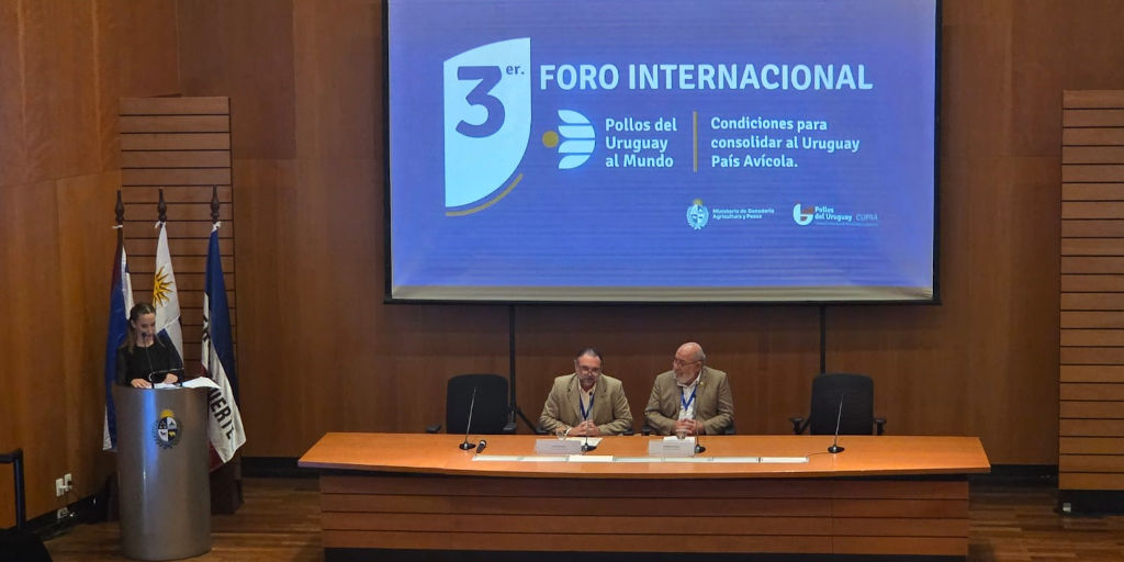 INAC_Uruguay's tweet photo. @PollosdelU 3° Foro Internacional de Pollos del Uruguay al Mundo. Foco en las condiciones para consolidar al país como país avícola. Vicepresidente de INAC Leonardo Bove inauguró el evento junto a Domingo Estévez, miembro de Junta en representación de CUPRA. https://t.co/4CXPuCpTjn