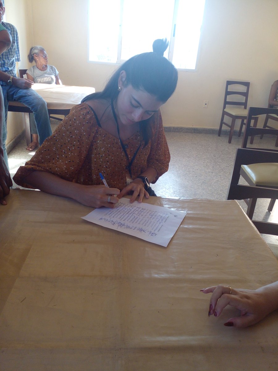 En la mañana de hoy los trabajadores de la Empresa de Ingeniería y Proyectos del Petróleo, firmamos el respaldo a la Declaración del Gobierno Cubano, como muestra del apoyo al hermano pueblo de Venezuela. Manifestamos nuestro repudio a cualquier ingerencia.
#Paz