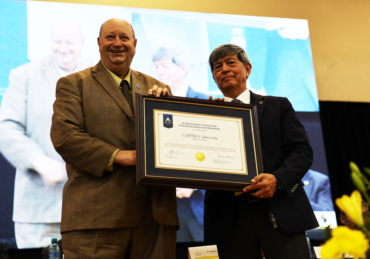 Con gran orgullo recibimos de manos del Dr. Steve Parscale la reacreditación internacional de #ACBSP para nuestros programas de Administración y Negocios. Un reconocimiento que por segunda década consecutiva reafirma la calidad académica de @CETYS.