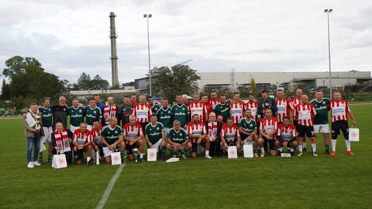 Orzel1945's tweet photo. Jubileusz 80-lecia Orła Przeworsk

Orzeł Przeworsk Oldboys 🆚 Legia Warszawa Champions https://t.co/c4HseGqInZ