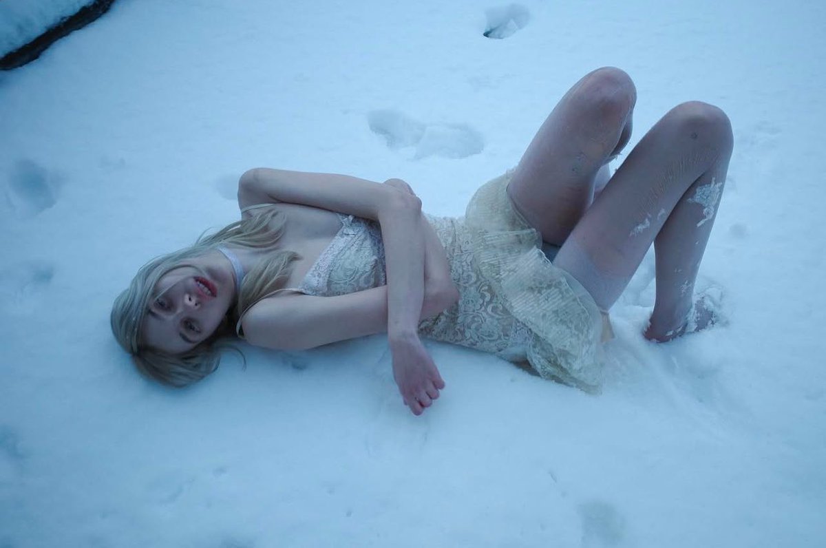 featherygirly's tweet photo. snow angel https://t.co/phzj5oKbIz