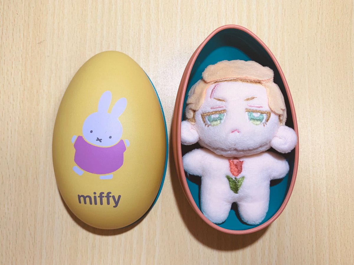 hrtk_08's tweet photo. ナインチェさんの缶にピッタリサイズ🐰 https://t.co/8XrMxp1d5x