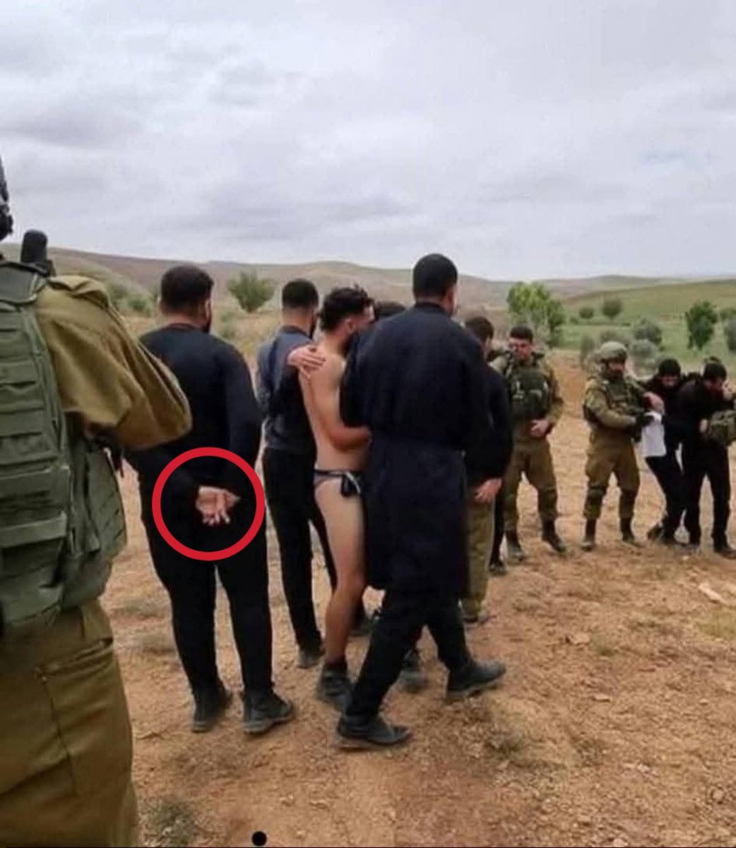 هذه الصور نشرها فلول نظام الأسد و ماهر عديم الشرف و الدين، وفانزات الهجري على أنها صور لعناصر من الأمن الداخلي في قبضة الجيش الإسرائيلي، لكنها في الحقيقة مولدة عبر الذكاء الاصطناعي، وقد نسي من قام بها بحذف شعار "Grok" أسفل الصورة.