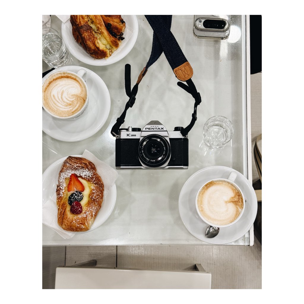 nickdemarco_'s tweet photo. K1000 & caffe, Rome, June
Another with Camera no. 18 in my 2025 film SLR project, the classic, reliable manual Pentax K1000. During my summer break in Italy.
#camera #film #filmcamera #pentax #pentaxk1000 #slr #filmslr #vintage #believeinfilm #filmnotdead #cameracollection #coffee #cafe #café #caffe #slr #vintagecameras #filmcamera #rome #roma #italy
