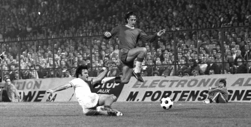 ab_nihilo's tweet image. Zvunka vs Cruyff, OM-Ajax 1971
#TeamOM #OMAjax

La #TeamPSG si vous voulez des cours de tifo…
