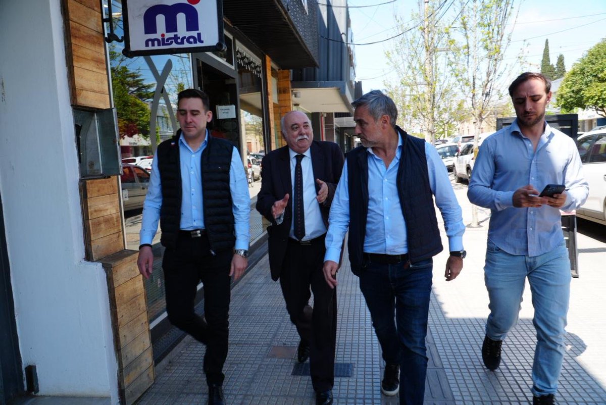 🔴Bien <a href="/ramonjmestre/">Ramón Mestre</a> apuntándole a <a href="/JMilei/">Javier Milei</a> y su socio <a href="/JSchiaretti/">Juan Schiaretti</a> en Jesús María: "Más diputados para La Libertad Avanza es menos Estado; peores jubilaciones; y menos recursos para discapacitados, universidades y hospitales como el Garrahan".
