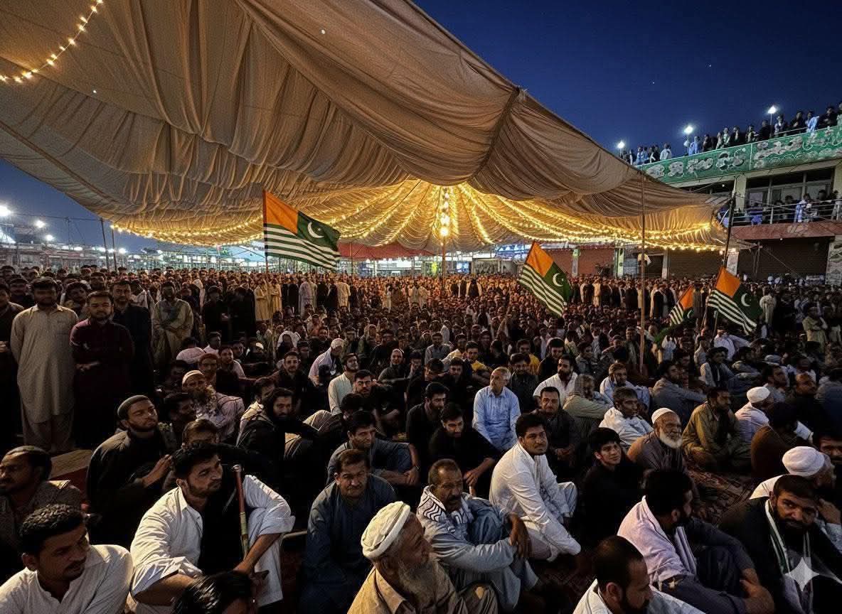 MasabIdreesKhan's tweet image. مفاہمت نہ سیکھا جبل نارواں سے مجھے ✌️
میں ہوں سر بکف لڑا دے کسی بلا سے مجھے
شہر الفت راولاکوٹ
#lock_down_ajk #RightsMovementAJK #BasicRights #News 
@HamidMirPAK @News #Azad_kashmir