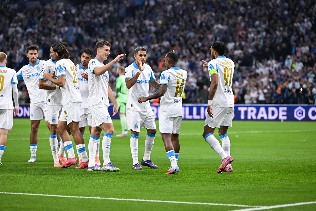 _BeFootball's tweet photo. 😱 𝟯-𝟬 𝗘𝗡 𝟮𝟱 𝗠𝗜𝗡𝗨𝗧𝗘𝗦 : l’OM est en train de 𝗥𝗜𝗗𝗜𝗖𝗨𝗟𝗜𝗦𝗘𝗥 l’Ajax Amsterdam, wow https://t.co/OSFbGh5Ktp