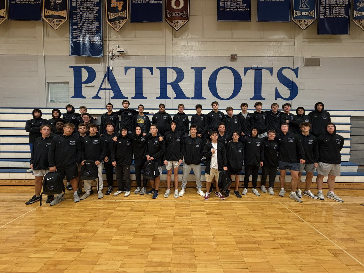 The <a href="/GreatValleyFB/">GVFootball</a> team looking 🔥 in their new custom Nike gear. Players that reach their goals earned prizes!! #GoldGear #FundraisingPrizes