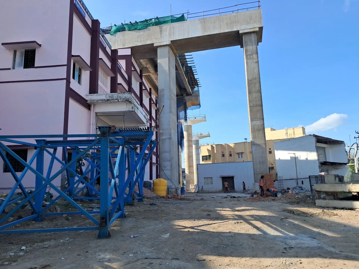 Chennai MRTS extension to St Thomas Mount:

- MRTS track works seem to be completed and electrification works have begun over the girders above Chennai Beach - Tambaram rail lines
- Metro girder works also going on in full swing
- Repainting &amp; fencing works have begun in MRTS