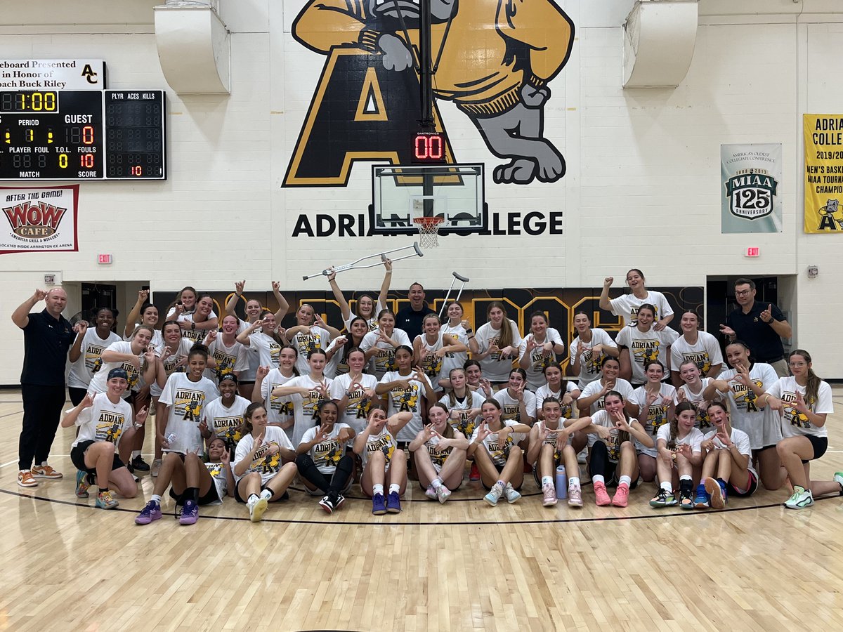 acwb_basketball's tweet photo. Huge thanks to all the talented high schoolers who came out to our Prospect Camp this past Sunday. The energy was high and the future of ACWB looks so bright!💛🖤 #GoDawgs #ACWB #bulldogpride https://t.co/kVGSTGZpZT