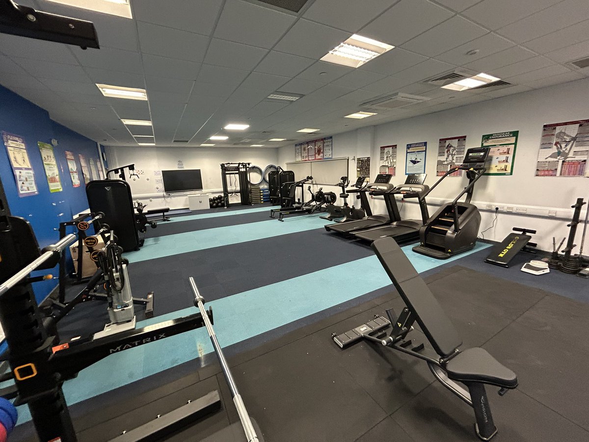 Phase 1 of the gym renovation is done. After a late night tidying up, we are just awaiting a dumbbell rack, glute trainer, leg press and seated calf machine. 💪🏻