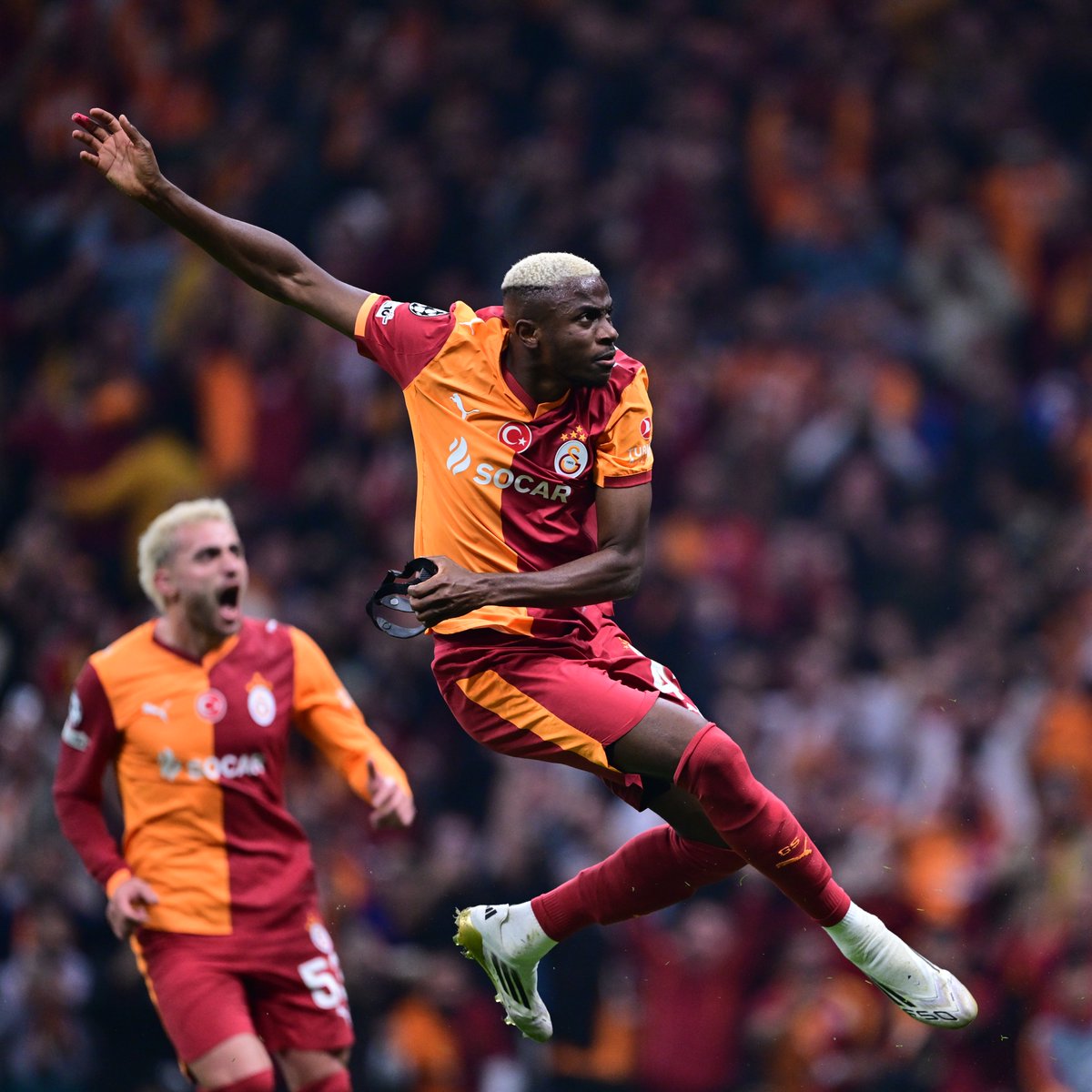 mackolik's tweet photo. 🐦 O bir kuş!

✈️ Hayır, o bir uçak!

💪 Hayır hayır, o Victor Osimhen https://t.co/D2bLdiE5Un