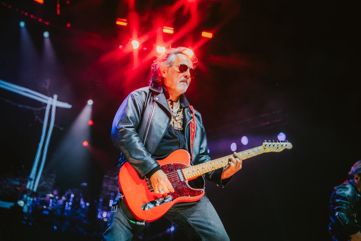 willielorenzo's tweet photo. Gracias Buenos Aires por 9 conciertos increíbles #rway #soldouttour https://t.co/B1oQryTfRn