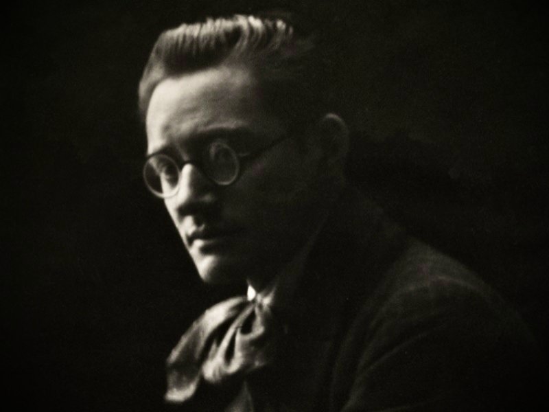 Non se sabe con exactitude se naceu o 30 de setembro ou o 1 de outubro. O que está claro é que hoxe tentan vendernos un Risco vello, apolítico e derrotado. Ese Risco nunca existiu: Risco é noso, o Risco mozo, o pai da patria á que lle deu saúde e terra.
141 anos, aínda presente.