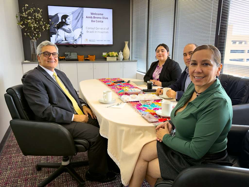 Recibimos esta mañana la visita del Cónsul General de Brasil, Breno Costa. Quien se reunió con la Cónsul General, Maria Elena Orantes, quienes durante este encuentro, tuvieron la oportunidad de dialogar sobre la relevancia de la relación bilateral entre México y Brasil,