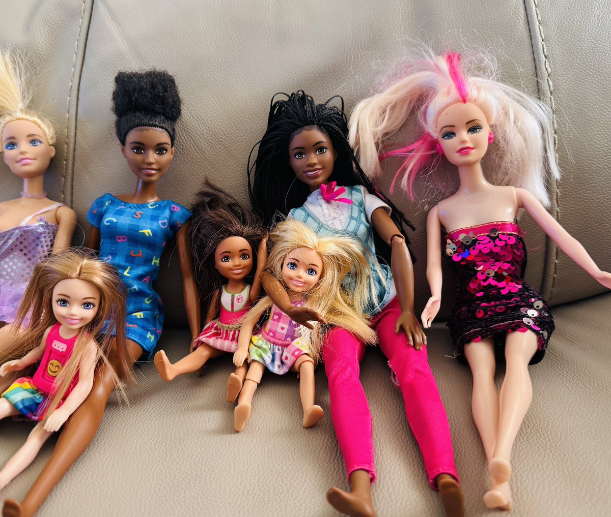 🎀 This particular Barbie® crew is high-maintenance. ♻️ In Eswatini, artisans are turn waste into handcrafted trademarked dolls &amp; accessories for exports. Protect your creations &amp; grow your brand—visit EIPO!

#EIPO #Upcycle #Branding #HandicraftDepartment
