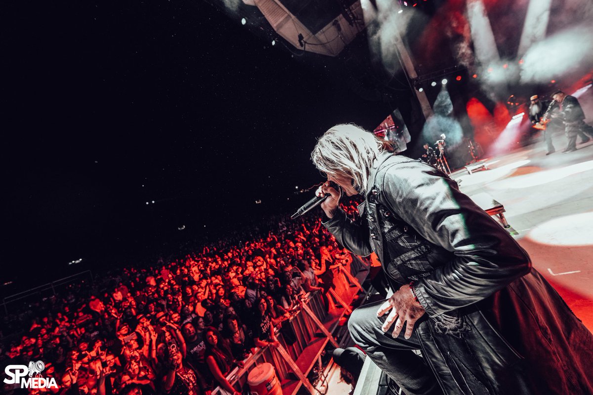 threedaysgrace's tweet image. What a view!! SOLD OUT show in SLC this past weekend! 😮‍💨🔥🔥

📷 @SPMediaAZ 

#ThreeDaysGrace #BreakingBenjamin #ReturnToDust #SaltLakeCity #Utah #USA