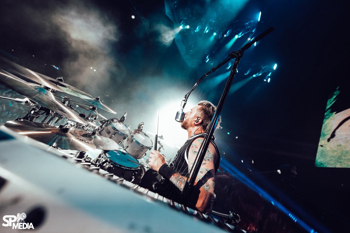 threedaysgrace's tweet image. What a view!! SOLD OUT show in SLC this past weekend! 😮‍💨🔥🔥

📷 @SPMediaAZ 

#ThreeDaysGrace #BreakingBenjamin #ReturnToDust #SaltLakeCity #Utah #USA