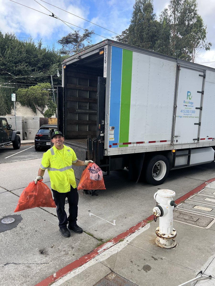 RefuseRefuseSF's tweet image. The skies cleared in time for a cleanup of Aquatic Park with the team from Davis Wright Tremaine law firm.
While the park itself was pretty clean outside the usual cigarette butts and food & beverage related items, the parking lot and bus stop ls on Van Ness filled our bags.