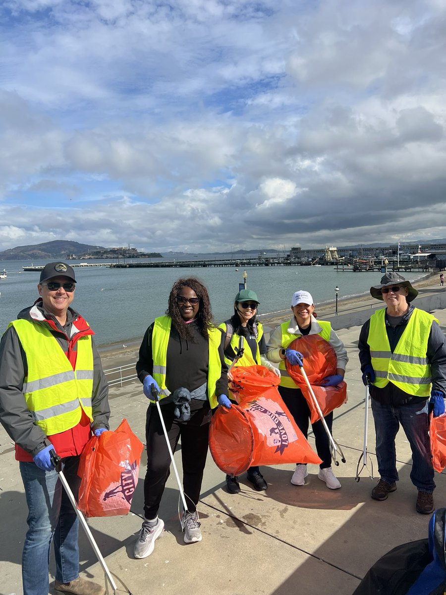 RefuseRefuseSF's tweet image. The skies cleared in time for a cleanup of Aquatic Park with the team from Davis Wright Tremaine law firm.
While the park itself was pretty clean outside the usual cigarette butts and food & beverage related items, the parking lot and bus stop ls on Van Ness filled our bags.