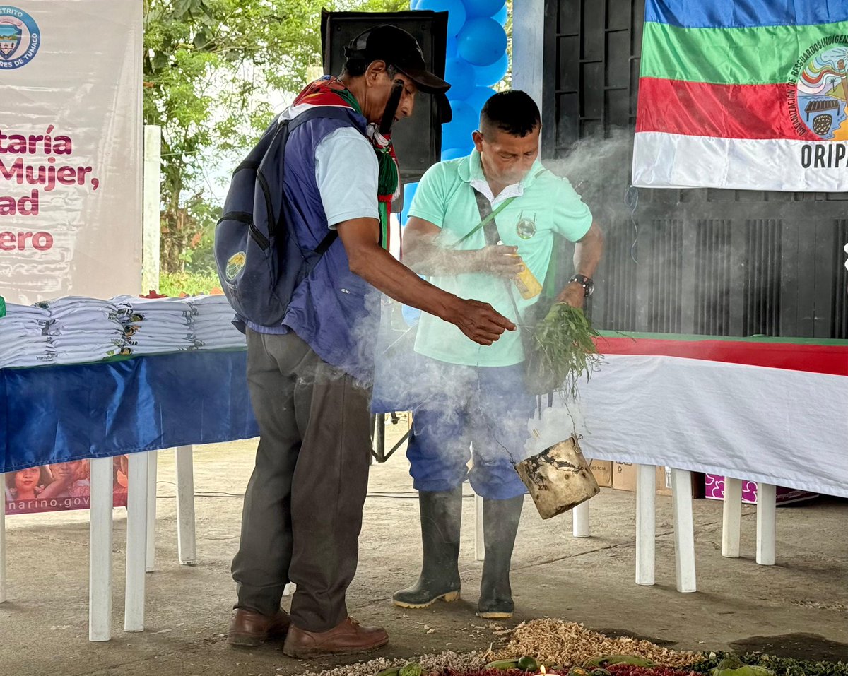 MisionONUCol's tweet photo. #Nariño | En el resguardo Piguambí Palangala, zona rural de #Tumaco, se realizó la “Feria Gastronómica Awá Ashampa”, en el marco del Día Internacional de la Mujer Indígena.

Un espacio de intercambio cultural que fortaleció la memoria, la identidad y la construcción de paz. 🧵 https://t.co/8xiv3IyKZo