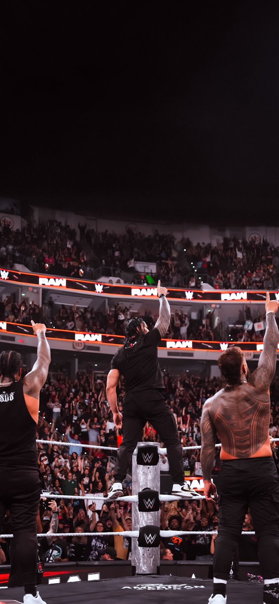 ItzVarun_____'s tweet photo. The Bloodline Wallpaper! ☝🏼🩸

#WWERaw https://t.co/OE2zEewGfZ
