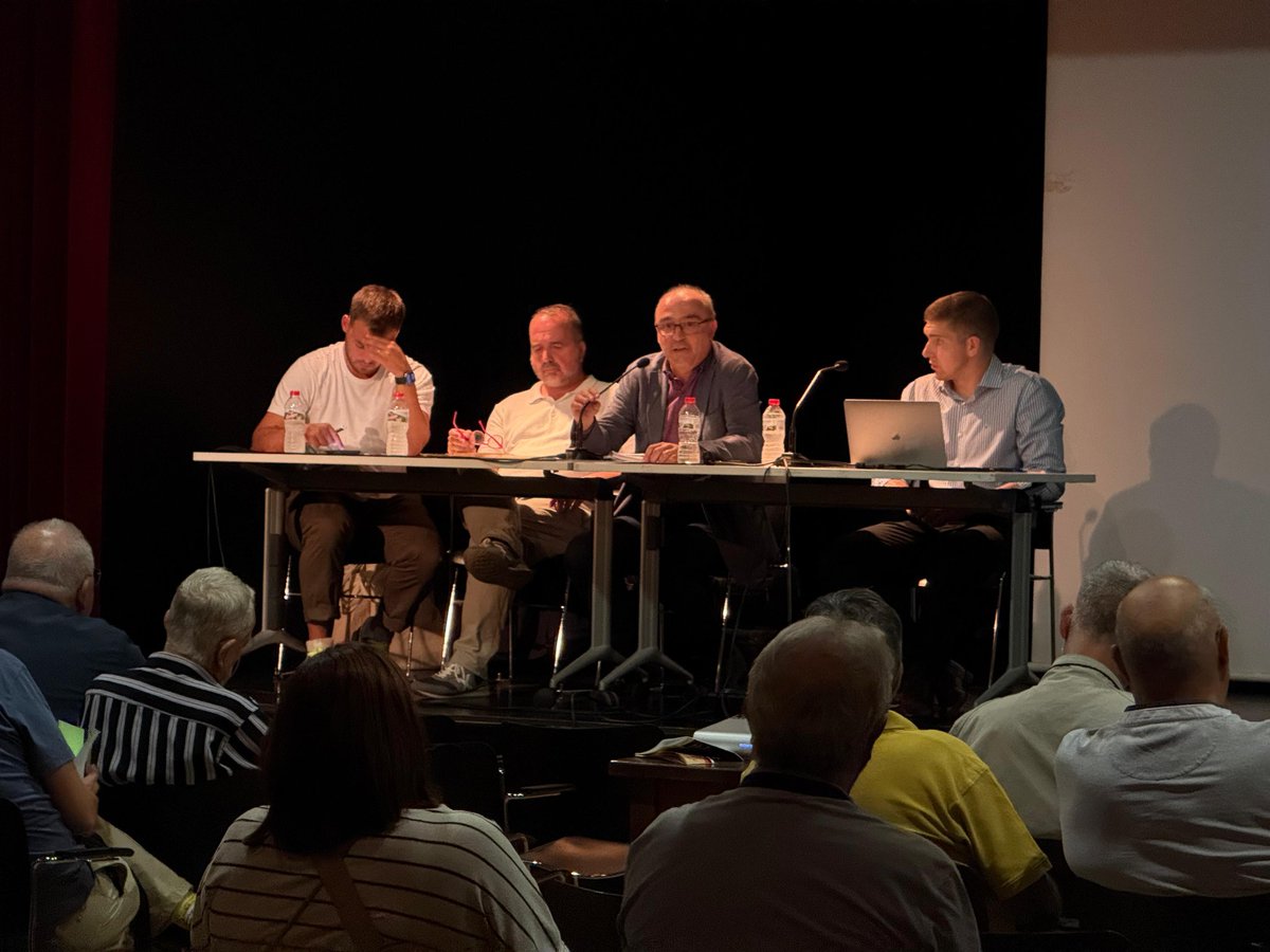 CELHospitalet's tweet photo. 🔴 Celebrada l'Assemblea Extraordinària de Socis amb tots els punts de l'ordre del dia aprovats per unanimitat, amb una única abstenció en un dels punts. 

#AraÉsElMoment https://t.co/rLNjPklptq