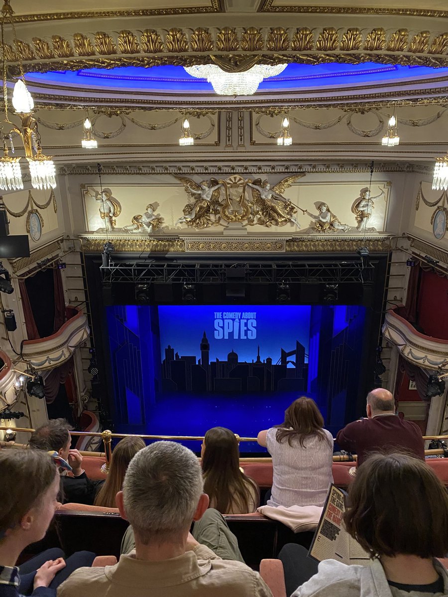 NotesfromrowH's tweet image. My first review is up on my blog - my review of The Comedy about Spies. It was such a lovely show, and I absolutely loved it! 

Go to my bio or go to notesfromrowh.com 

#theatrereview #westend #london