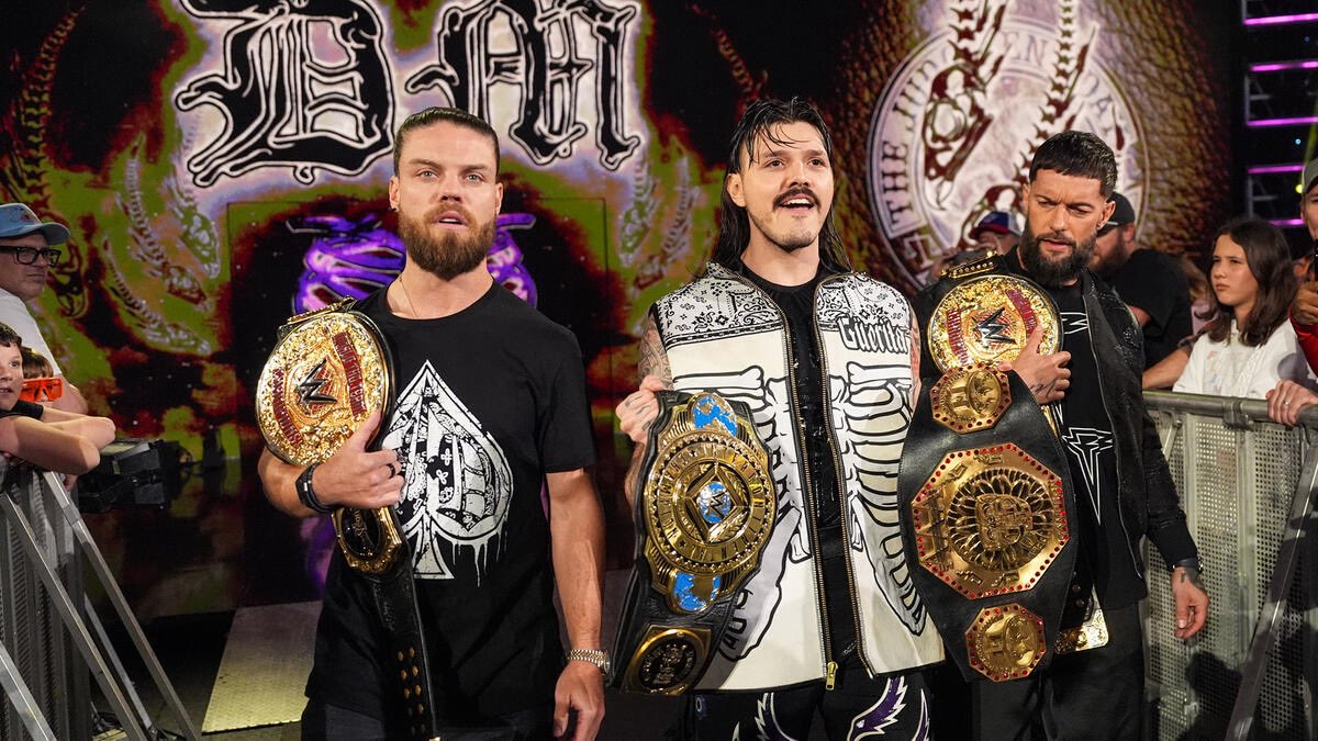 Bigger than your heroes. 𖢛 NOT @DomMysterio35. tweet media