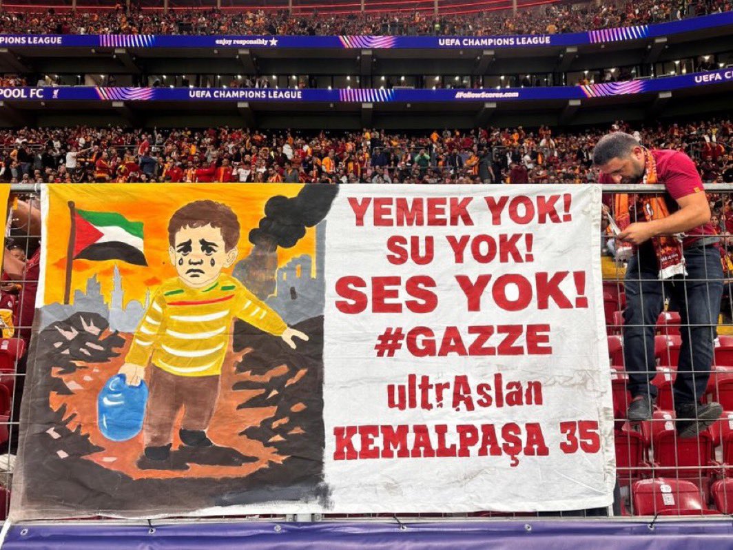 SaidYuksekdag's tweet photo. Galatasaray Liverpool maçında Gazze'yi unutmayan taraftarımızı tebrik ediyorum 👏🏼 

#SumudForGaza 
#SumuduKoruyun https://t.co/9DVkFeSfVm