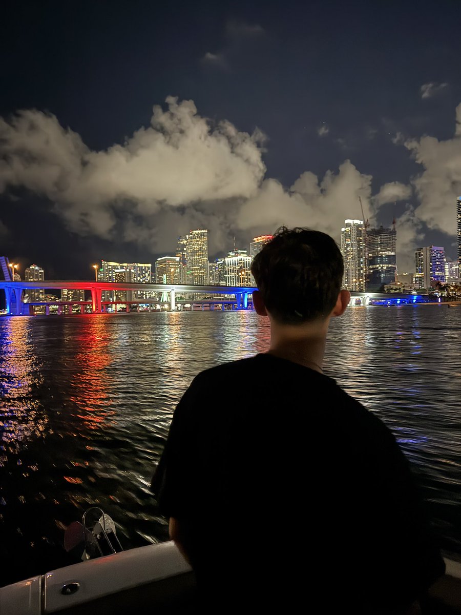 taro4orte's tweet photo. miami lives up to the hype https://t.co/o2qShQuSLn