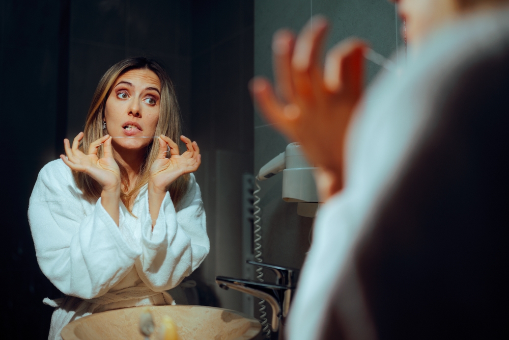 MonaGokaniDDS's tweet image. Are you making common flossing mistakes? Discover the essential tips to elevate your oral hygiene game! 🦷✨ Click the link to learn more and keep your smile shining bright! bit.ly/4o2cuWu  #FlossingTips #OralHealth #SmileBright