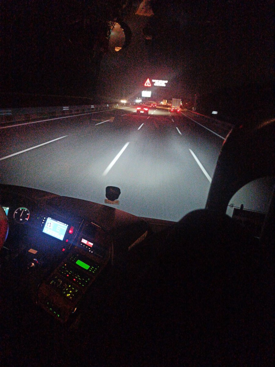 Yav arkadaş uçakla 1.5 saat sürecek yolu babamın uçak korkusu yüzünden 13 saat gitmek zorundayım, bi tavsiye verin aq (en azından ön sıra)