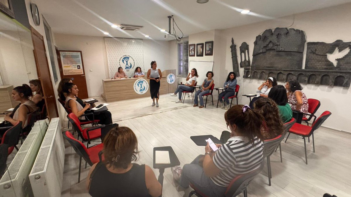 Ses Amed Şubesi kadın meclisinin düzenlediği söyleşide  Kadına yönelik şiddet ve şiddet türlerini tartıştık.
#ŞiddetsizBirDünyaMümkün